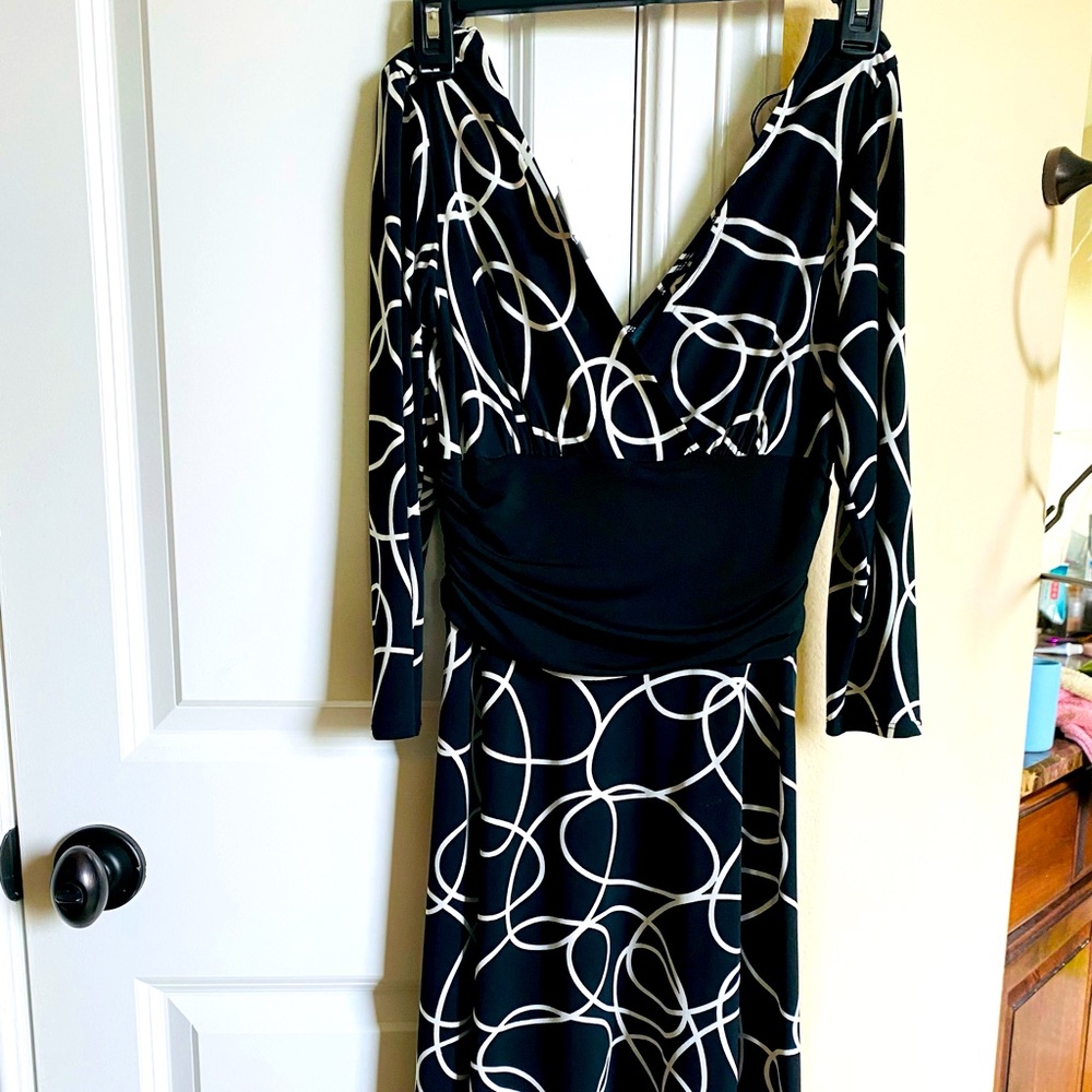 Size 6P Maggie London dress stretch cute